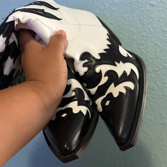 White and Black Western Boots - Picture 7 of 10